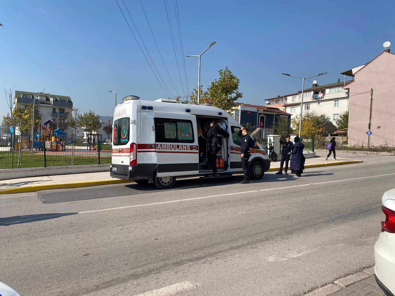 Elektrikli bisikletten düşen 2 çocuk yaralandı