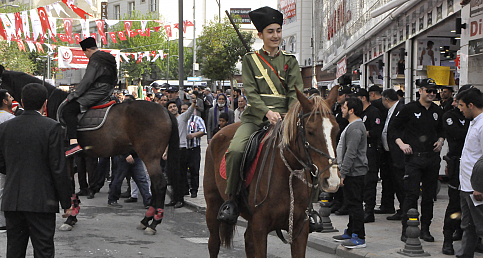 11 Nisan Kortej Yürüyüşünden Kareler