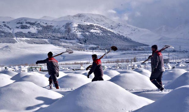 Erzurum’da soğukların -30 dereceyi bulduğu kış mezarları hazır