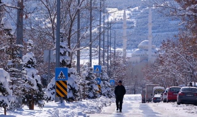 Kar yağışı sonrası şehir merkezinde kartpostallar görüntüler ortaya çıktı