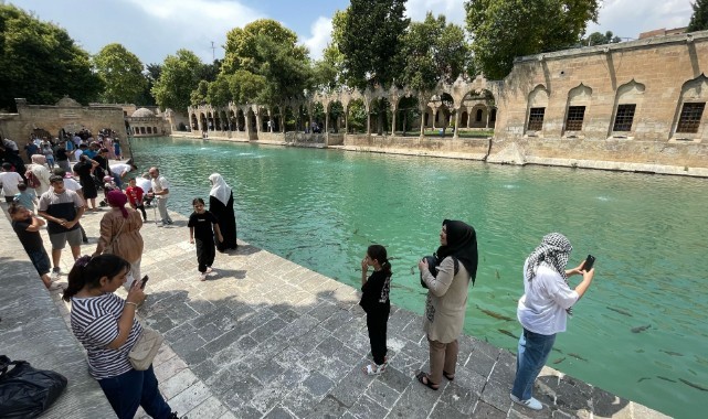 Şanlıurfa'da turistler gündüz tarih, akşam müzik yolculuğuna çıkıyor