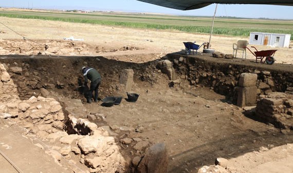 Sefertepe'de yaklaşık 10 bin yıl öncesine tarihlenen süs eşyaları bulundu