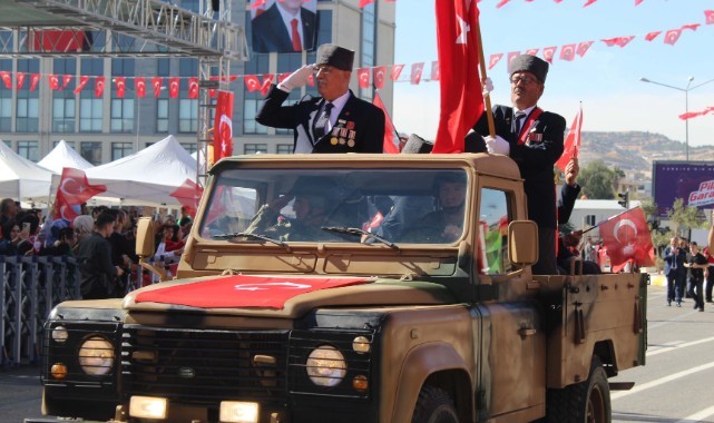 Şanlıurfa'da Cumhuriyet'in 101.yıl çoşkusu