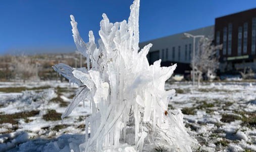 Yozgat’ta soğuk hava buz sarkıklarıyla görsel şölene dönüştü