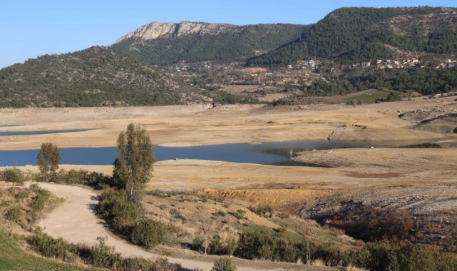 Adana'da barajlarındaki korkutan seviye havadan görüntülendi