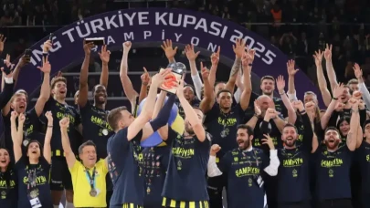 Fenerbahçe Beko’nun Türkiye Kupası zaferi: Fotoğraflarla kupa heyecanı