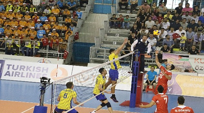 A Milli Erkek Voleybol Takımı, Ukrayna'yı 3-0 mağlup etti ...