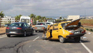 Otomobille minibüs çarpıştı: 6 yaralı