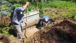 Şiddetli yağış mezarları vurdu