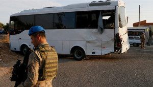 Askeri midibüs ile tır çarpıştı: 15 yaralı