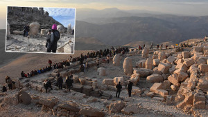 Nemrut Dağı'nda turist yoğunluğu