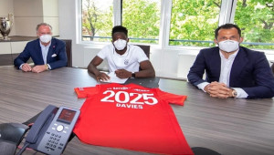 Münih, Alphonso Davies'in sözleşmesini uzattı