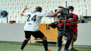 Beşiktaş’taki fare kulüpten kovuldu