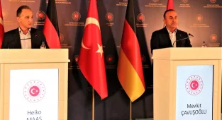 Bakan Çavuşoğlu mevkidaşı ile basın toplantısı düzenledi