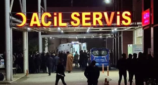 Akçakale'de 2 otomobil çarpıştı! 1 ölü, 13 yaralı