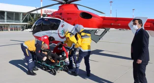 Ambulans helikopterle hastaneye yetiştirildi