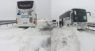 Viranşehir'de yolcu otobüsü kara saplandı!