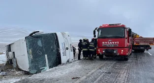 Tur otobüsü devrildi! 5 ölü, 26 yaralı