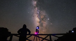 Uzayın nadir anlar fotoğrafını çekiyor! NASA'dan ödül aldı!