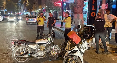 Çarpışan motosikletlerin sürücüleri yaralandı!