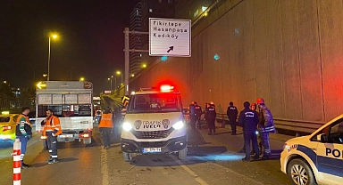 Sürücü olay yerinde aracını bırakıp kaçtı