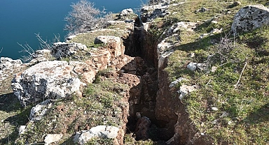 Deprem Fırat Nehrini de vurdu!