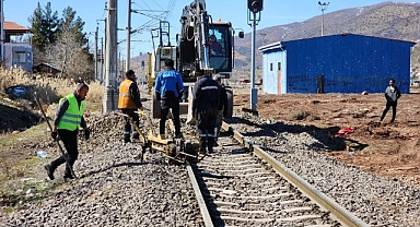 Depremler 275 kilometrelik tren yoluna zarar verdi