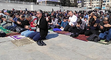 Şanlıurfa'da gıyabi cenaze namazı kılındı