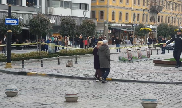 İnanılmaz olay şüpheli paketi alıp kaçtı!