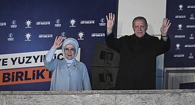 Cumhurbaşkanı Erdoğan'dan balkon konuşması! Demokrasi şöleni