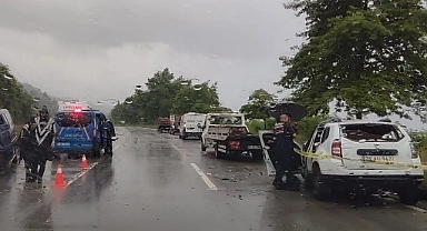 Karşı şeride geçen otomobil minibüsle çarpıştı: 1 ölü, 10 yaralı