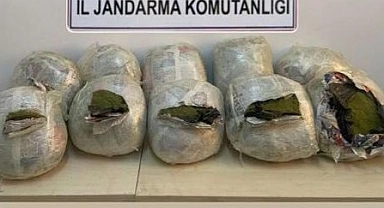 Menfez altına gizlenmiş 59 kilo esrar ele geçirildi