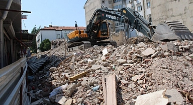 Önce deprem sonra enkaz, esnafı zora soktu