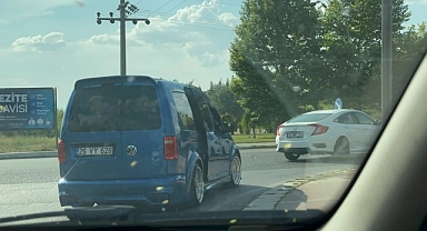 Trafiği tehlikeye koydu, arkasına bile bakmadı