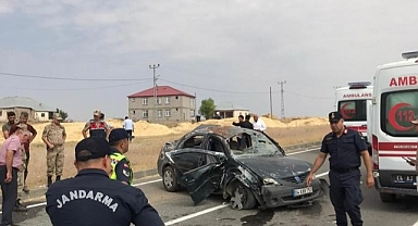 Ağrı’da otomobil ile traktör çarpıştı; 4 yaralı