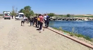 Baba-oğul girdikleri Fırat Nehri'nde kayboldu