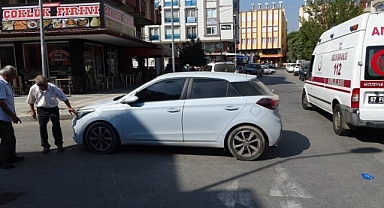 Motosiklet ile otomobil çarpıştı: 2 yaralı