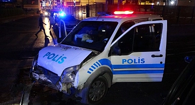 Polis aracı ile otomobil çarpıştı: 1’i polis 2 yaralı