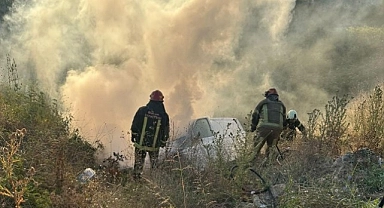 Şarampole uçan minibüs alev alev yandı!