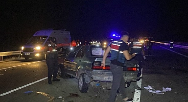 Zincirleme trafik kazası: 2 ölü, 12 yaralı