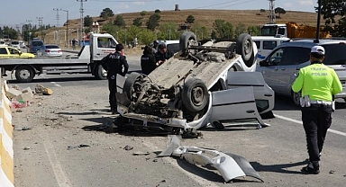 Düğün konvoyunda kaza; 1’i ağır 5 yaralı