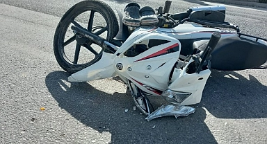 Motosiklet ile minibüs çarpıştı: 1 ağır yaralı