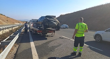 Otoyol'da üç araç kazaya karıştı: 2 ölü, 7 yaralı