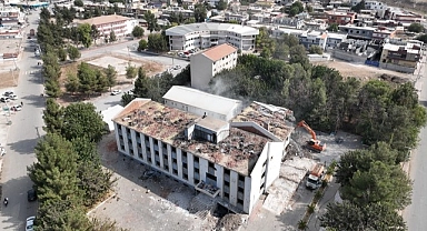 Harran Devlet Hastanesinin yıkımı başladı