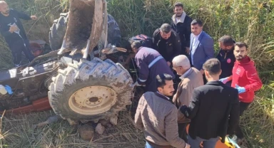 Devrilen traktörün altında kalan sürücü ağır yaralandı