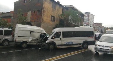 Hatalı sollama ve hız beraberinde kaza getirdi: yaralılar var