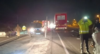 Otomobil karşı şeride geçti, iki tırla çarpıştı: 1 ölü, 1 ağır yaralı