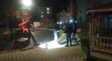 Çocuk parkında bıçaklı kavga: 1 Yaralı