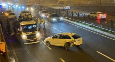 Diyarbakır'da çarpışan 2 otomobilin sürücüsü yaralandı