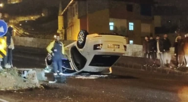 Hakkari'de otomobil takla attı: 3 yaralı